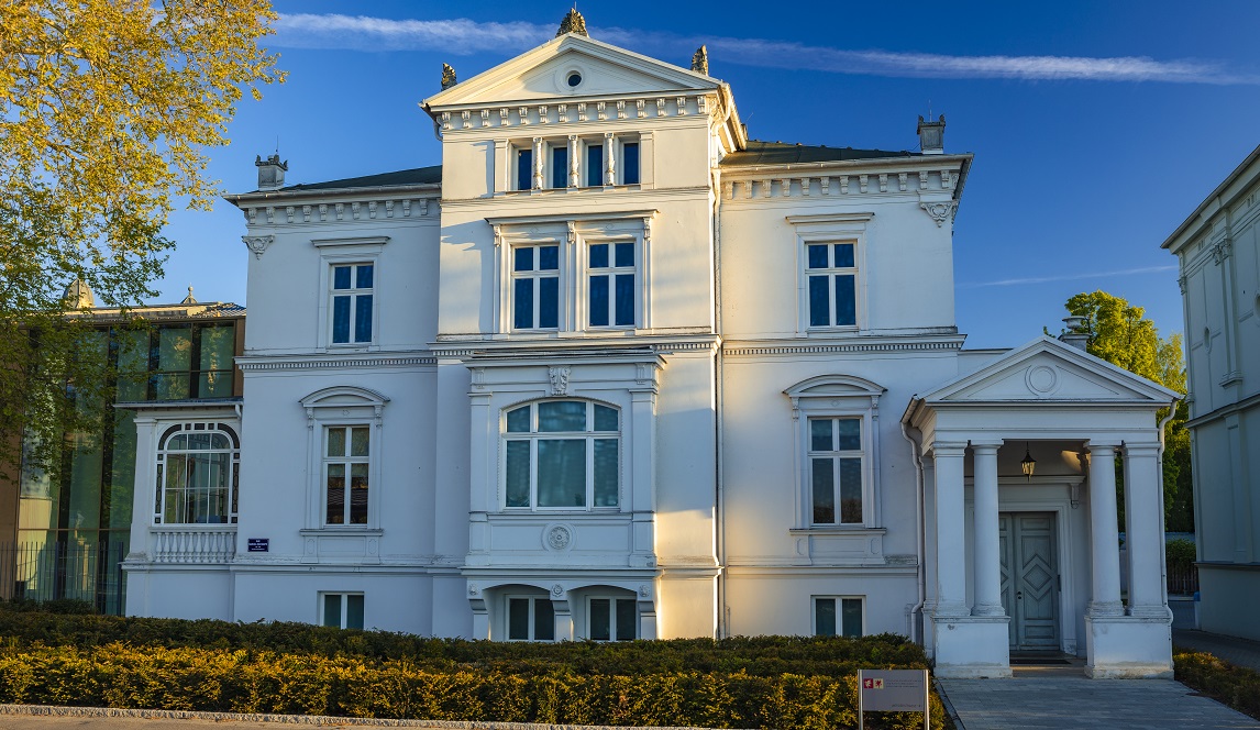Weiße Villa, Sitz der Oberen Landesbehörde in Schwerin