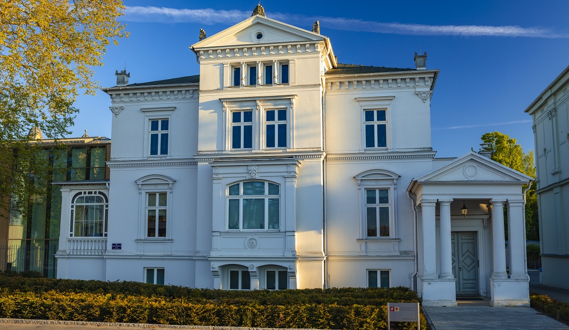 Weiße Villa, Sitz der Oberen Landesbehörde in Schwerin Fotograf: Timm Allrich Weiße Villa, Sitz der Oberen Landesbehörde in Schwerin